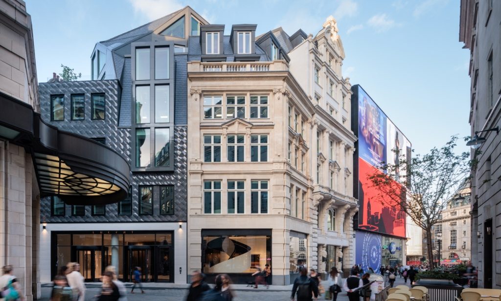 Myo Piccadilly is located on the corner of Piccadilly Circus with exceptional connections.